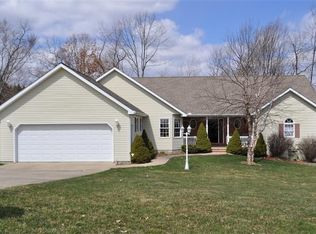 5600 Pine Valley Dr, Zanesville, OH 43701