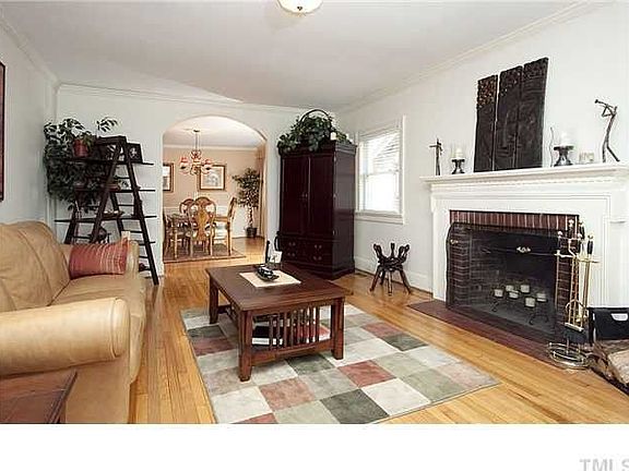 Bright and open - almost 50 feet long is the length of the LR, DR & sun rm. 