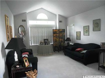 4th image of 10 Belvedere Dr