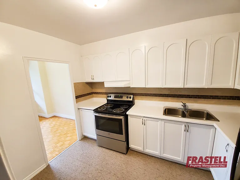 21 Mayfair Ave — Photo 16