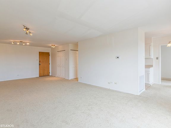 3rd image of 600 Naples Ct APT 306