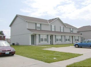 621 Willow Ln, Peculiar, MO 64078