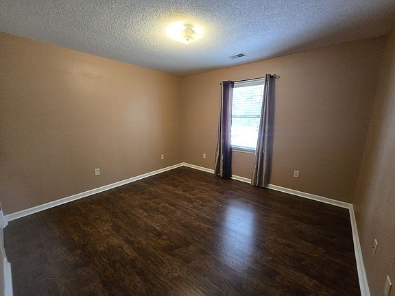 5th image of 103 Thames Ct