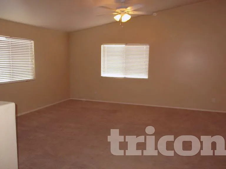 3315 W Fraktur Rd — Photo 10