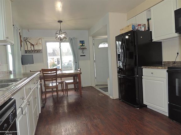 4th image of 21033 Bon Heur St