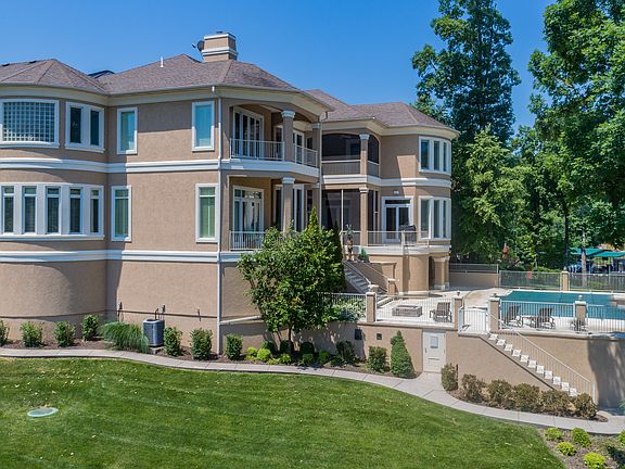 Huge Pool & Deck Area