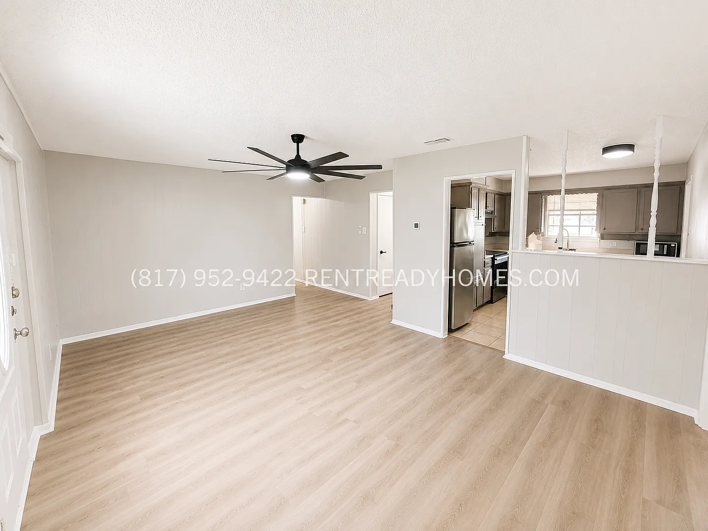 736 Cheltenham Dr - Spacious 3-Bedroom Everman Rental with Garage and Large Backyard — Photo 2