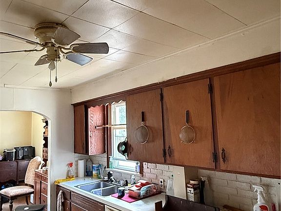 3rd image of 4848 Canfield Rd