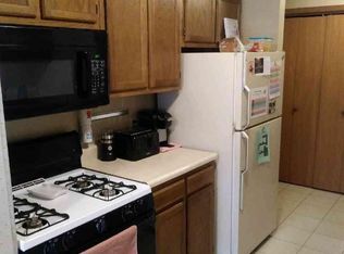 1528 3rd St APT A, Charleston, IL 61920