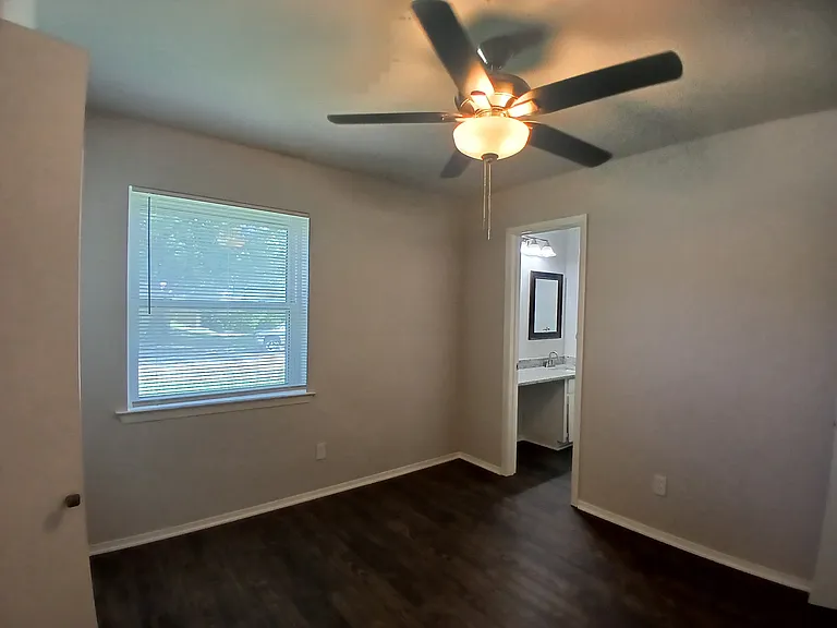 3924 Sun Valley Ct — Photo 6