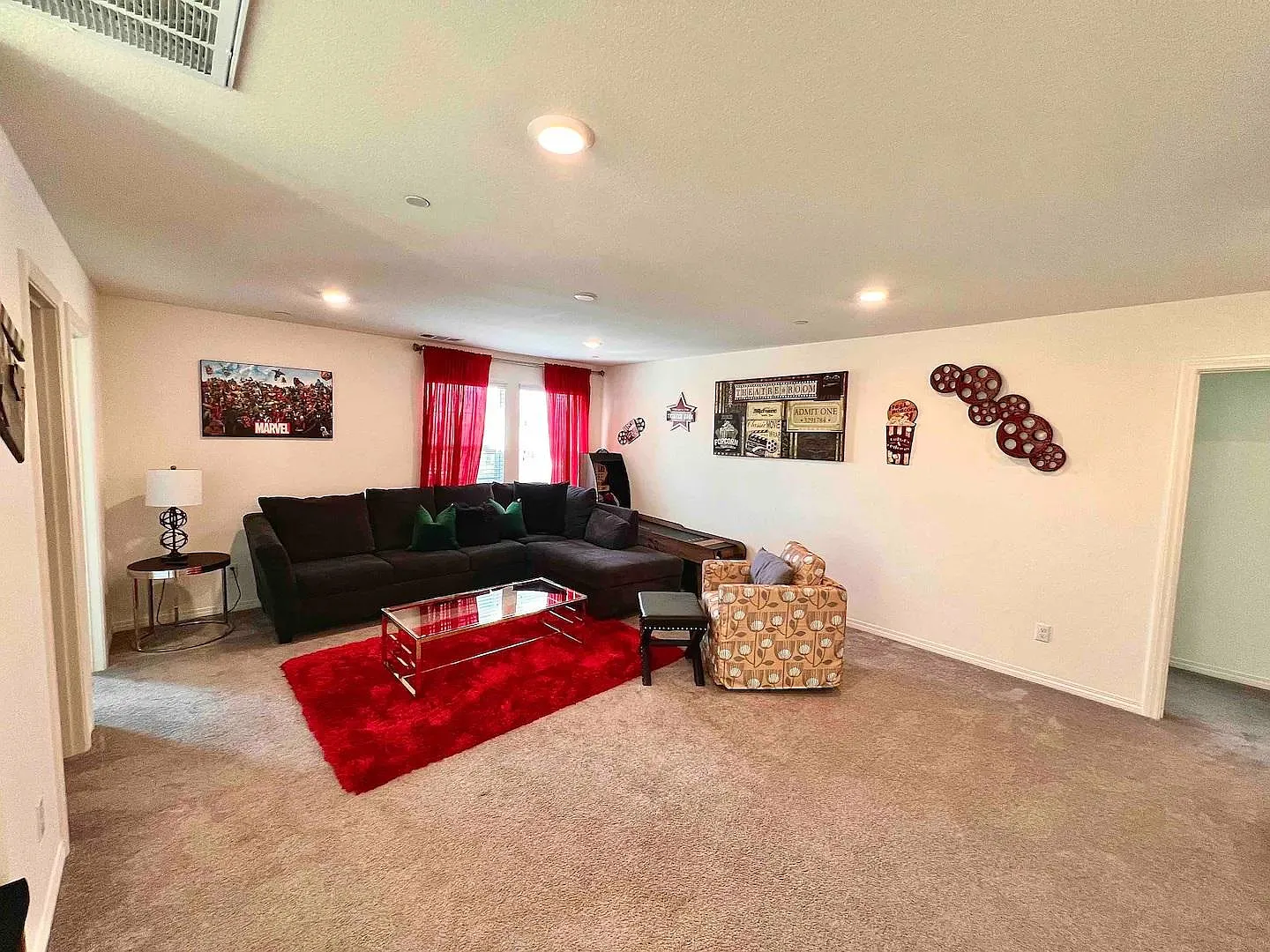 4 bed, 2500 sqft, $3,900 — Photo 4