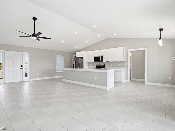 5th image of 1818 NE 10th Place Cpe