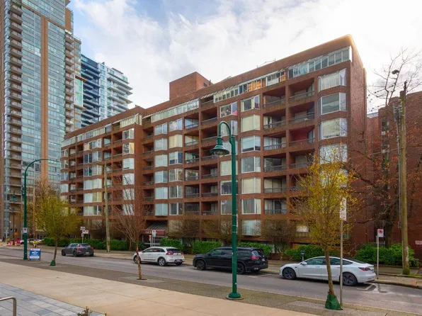 950 Drake St #211, Vancouver, BC V6Z 2B9