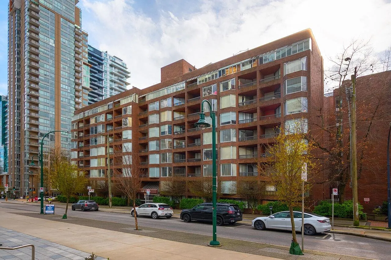 950 Drake St #211 photo 1