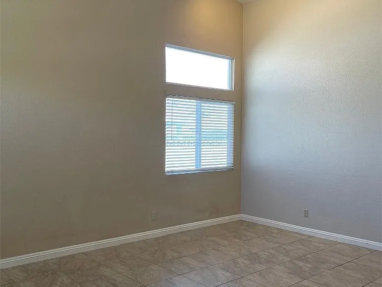 5905 April Ln — Photo 5