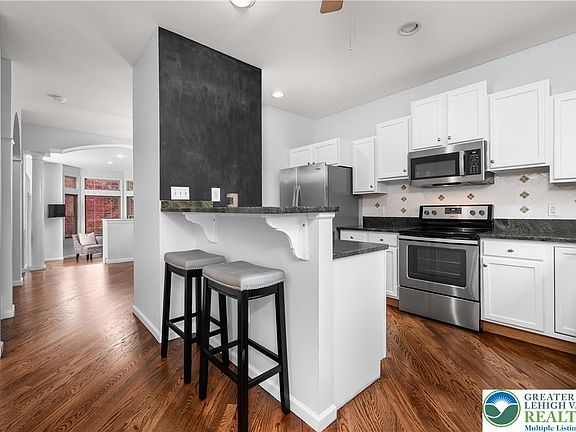 5th image of 4130 Waterford Dr
