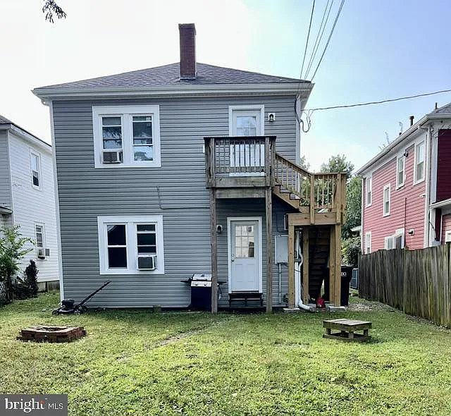 807 Wolfe St — Photo 2