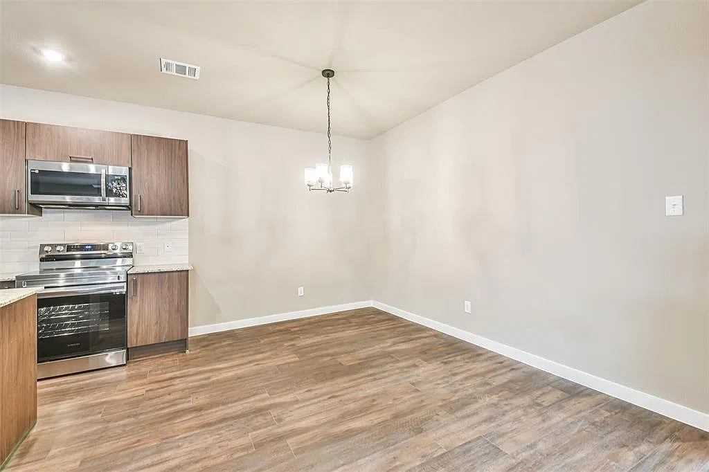 3 bed, 2.0 bath, 1302 sqft, $1,645 — Photo 4