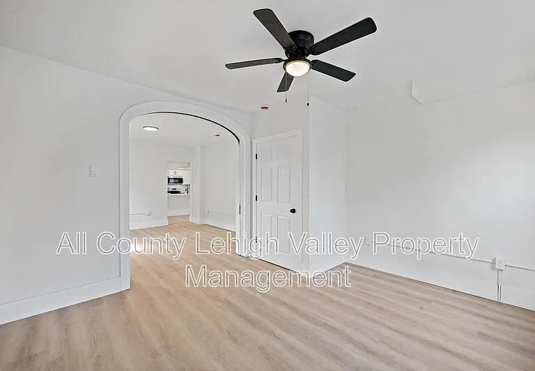 122 E Goepp St #1 — Photo 5