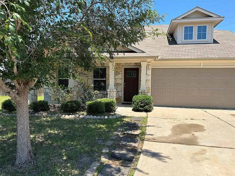 201 N Hunting Lodge Ln — Photo 2