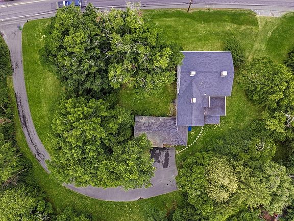 3rd image of 392 Greenfield Rd