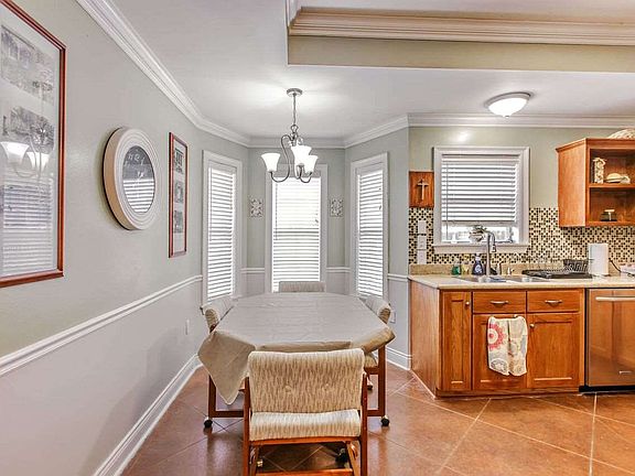 3rd image of 284 Lake Penchant Ct