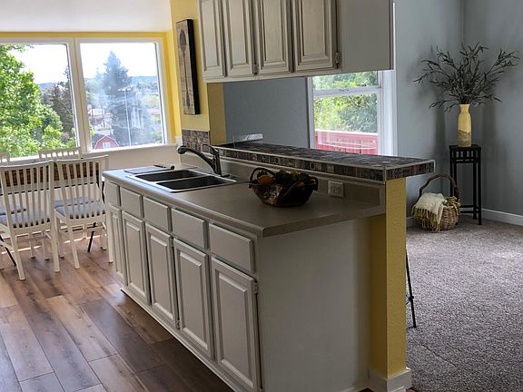 5th image of 1020 Chester Ave #1