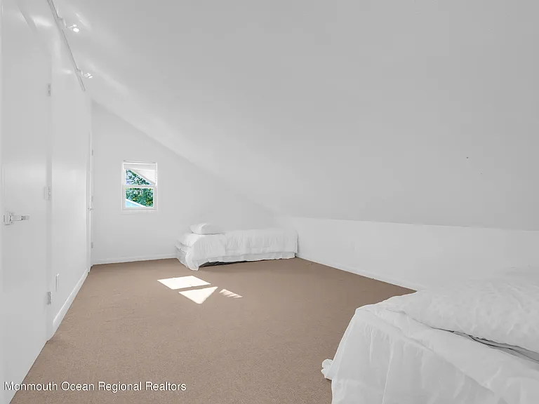 45 Roslyn Ct — Photo 10