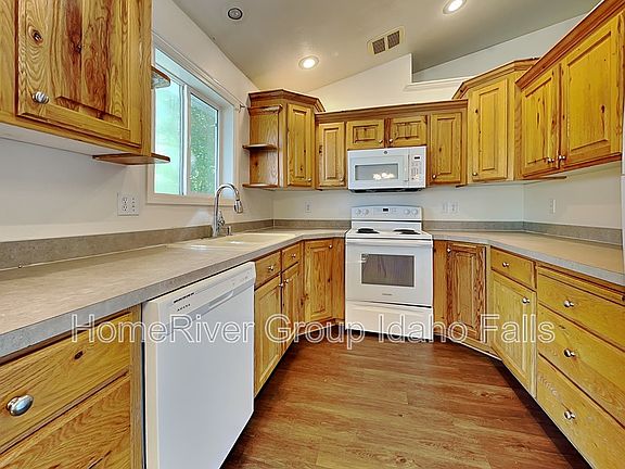 5th image of 1109 Diamond Dr