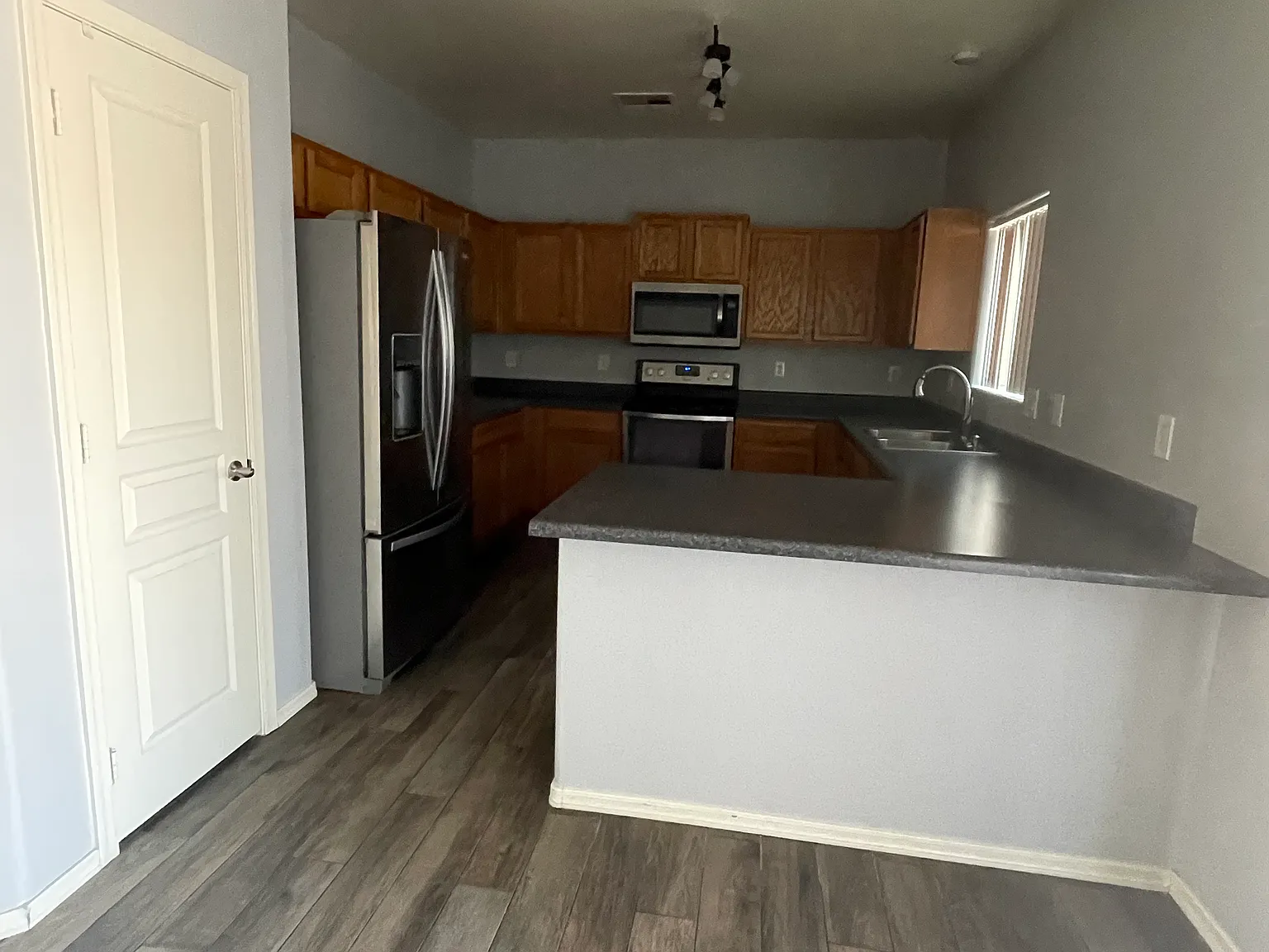 5 bed, 2.5 bath, 1741 sqft, $2,000 — Photo 2