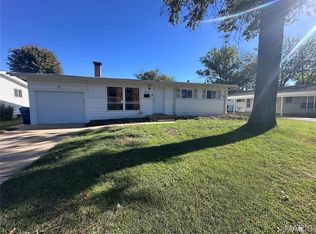 515 Versailles Dr, Florissant, MO 63031