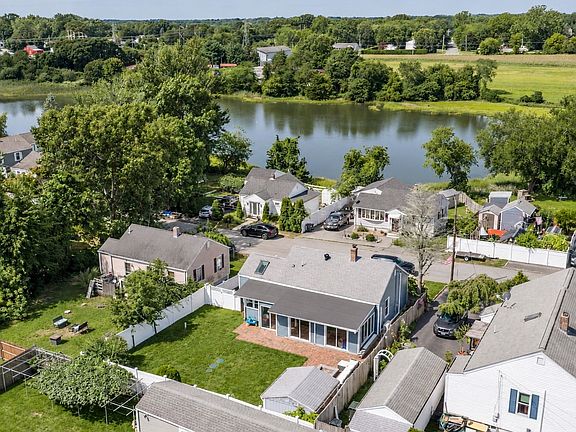 3rd image of 38 Little Neck Ave