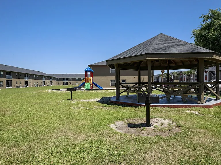 Pasco Woods Apartments — Photo 6