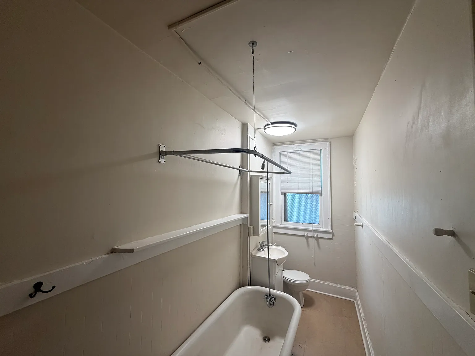 Studio, 700 sqft, $1,275 — Photo 3