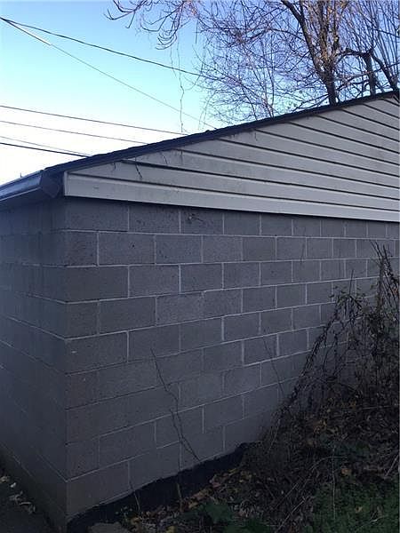 2nd image of 2844 Mary St