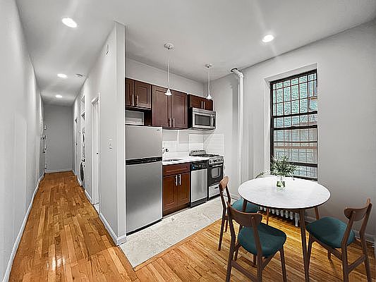 1st image of 70 W 109th St APT 13