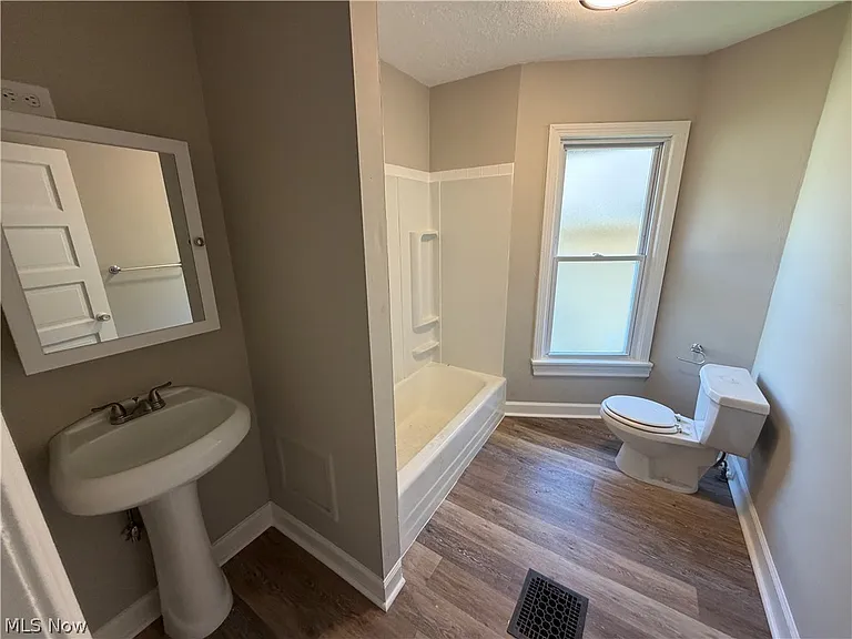 1462 Felton Rd — Photo 9