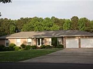 355 Montclair Dr, Gadsden, AL 35901