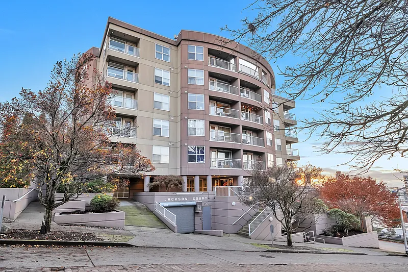 530 Melrose Ave E #601