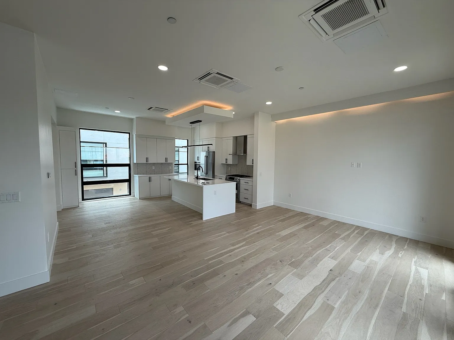 1501 N Miller Rd — Photo 4