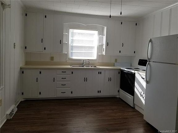 2nd image of 176 Williamson St