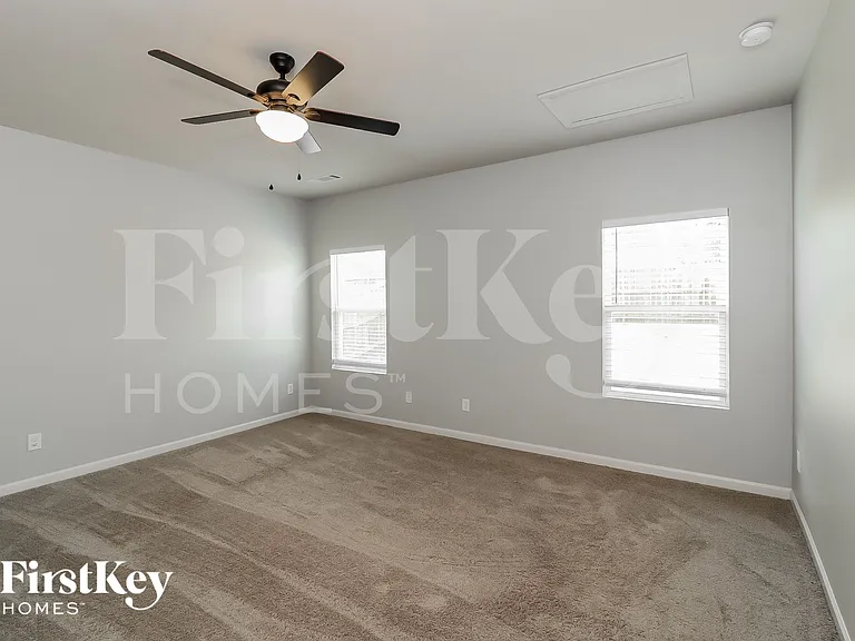 144 Scotland Dr — Photo 12