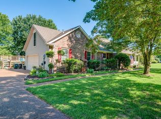 2806 Dustin Dr, Thompsons Station, TN 37179