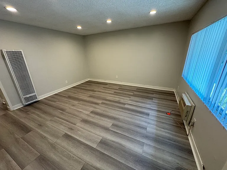 325 Milford St #3 — Photo 6