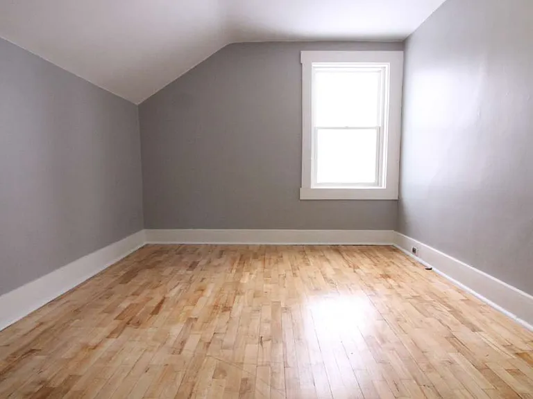 39 Empress Ave N #1 — Photo 7