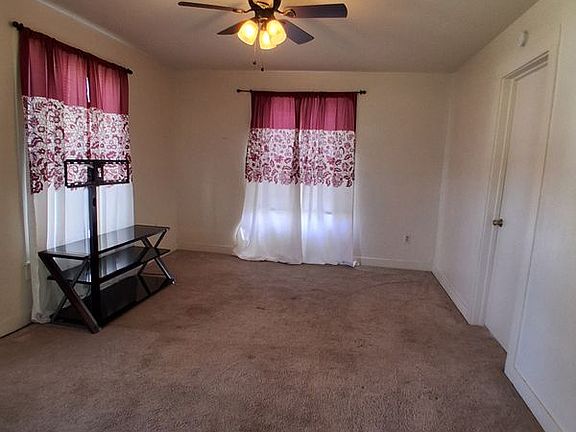 3rd image of 204 Holderrieth Blvd