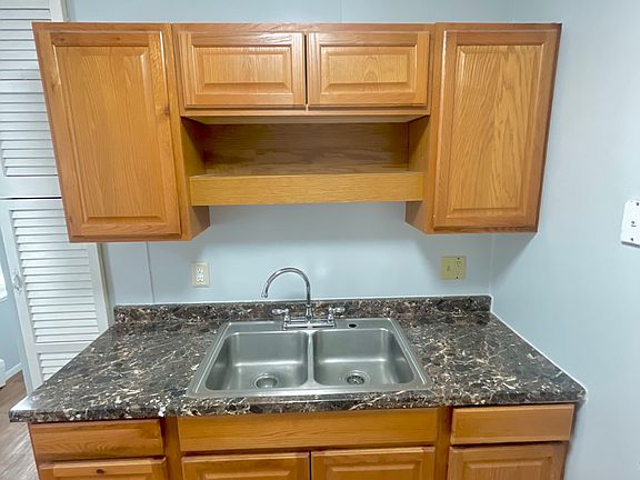 2nd image of 11 Saint Thomas Pl APT 2