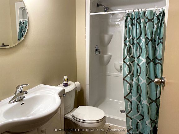 5th image of 271 Lester St #402