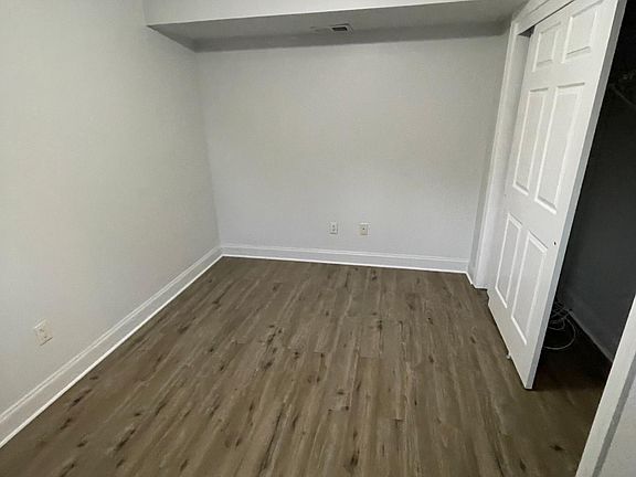 4th image of 156 Waterbury Ave #1