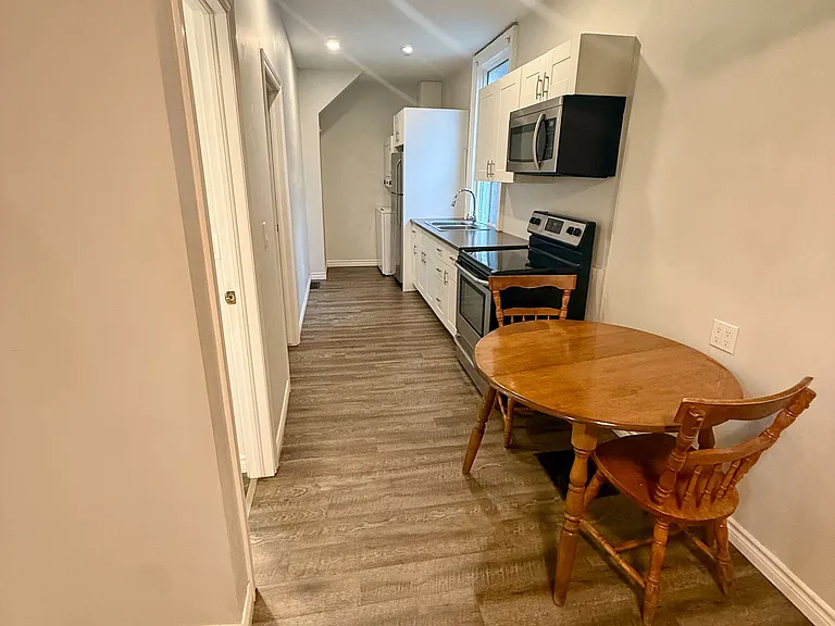 434 Dufferin Ave #4A — Photo 2